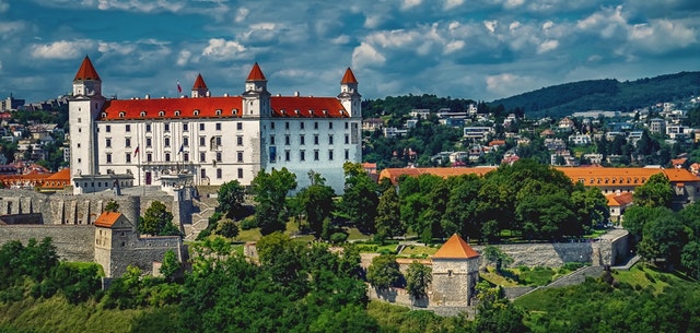 Pohľad na Bratislavu, hrad, zámok.jpg